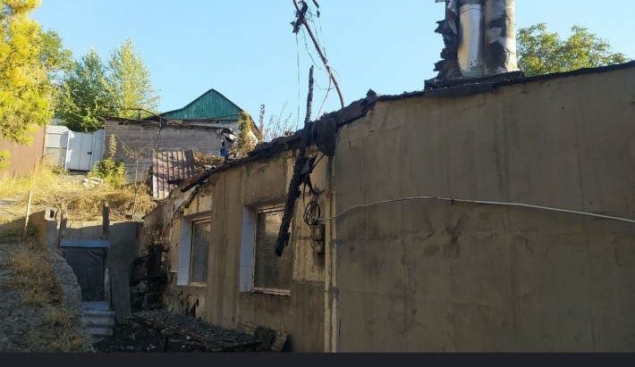 Продам дом после пожара в районе ул. Криворожская - фото 1