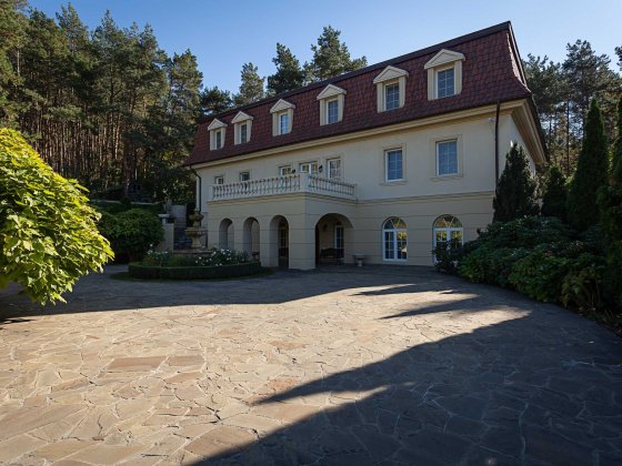 Унікальний будинок в стилі «Версаль» в Києві 600м, сосновий ліс Киев