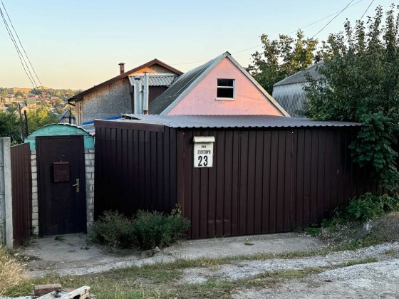 Продам домовладение верх Артема с парковкой для авто и участком