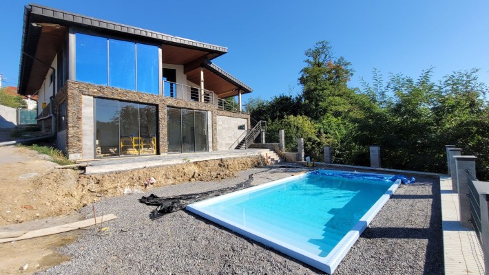 Продаю будинок із басейном - фото 1