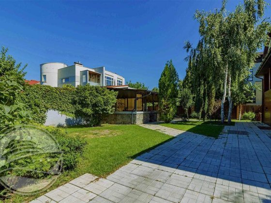 Осокорки ! Перша лінія Дніпра. 3,5 км., від метро Славутич. Київ