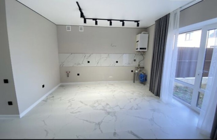 Продам Таунхаус з ремонтом 100 кв. м , 3 к ТОП Локація - фото 1