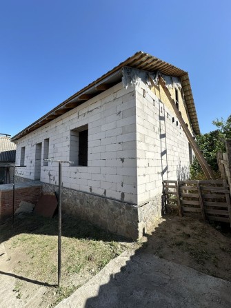 Продається новозбудуваний будинок з флігелем - фото 1