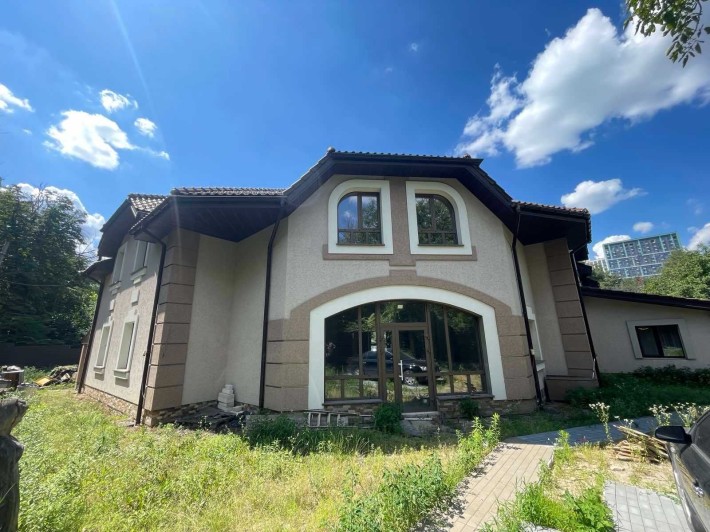 Продаж 2 поверхового будинку 10.5 сотки, 1049 кв. м,на вул. Піхотна 4А - фото 1