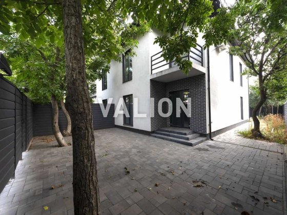 Продам двоповерховий дуплекс з готовими орендарями. Позняки Киев