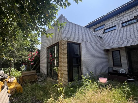 Дім на Космосі з незавершеним ремонтом . Запорожье