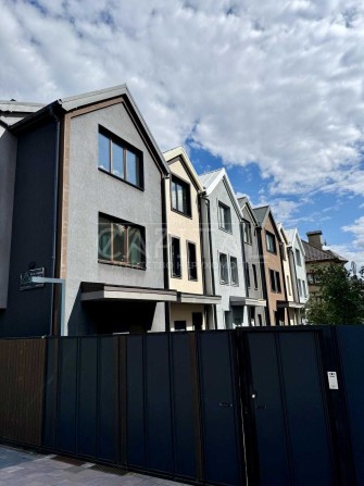 Продажа таунхауса Садовая Академгородок ТРЦ Лавина Святошинский рн - фото 1