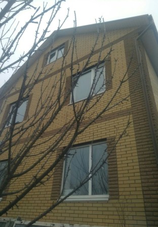 Продам два 2-х этажный дома. Новострой, гостевой. - фото 1