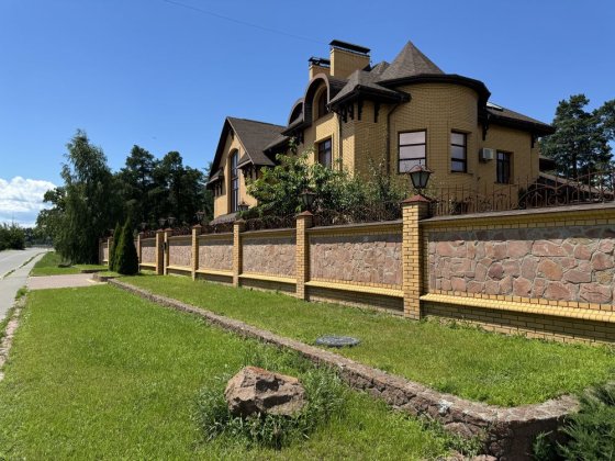 Продаж будинку 940 м² з виходом до лісу м.Київ вул.Кіото 29 Киев