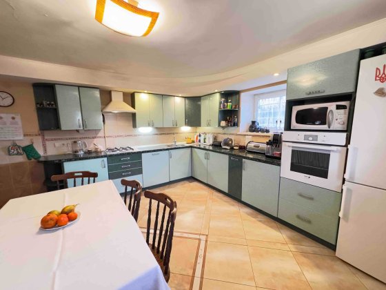 Продаж 1/2 будинку по вул. Козацька. Подвір'я та гараж. Львів