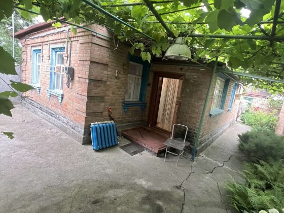 Продам окремий будинок у спільному дворі на Новомиколаївкі. Кропивницкий