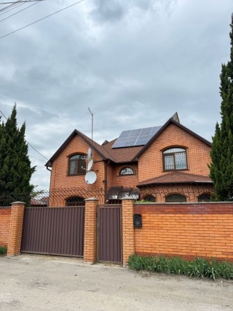 Продаж 2 поверхового будинку з гаражем, 9,5 соток, 235 кв.м, 5 кімнат - фото 1