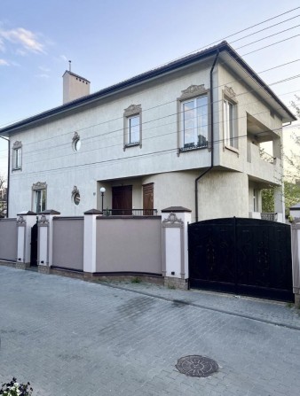 Будинок ,370м.кв.5 к-т, 2,5 сот. вул. Дрогобицька, Залізничний район - фото 1