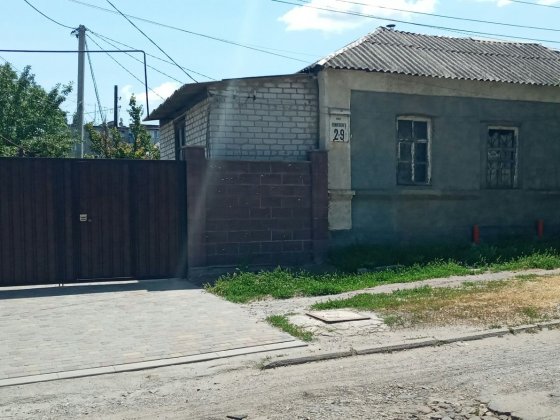 Дом, часть дома с большим подвалом ,красная линия ,под магазин,кабинет