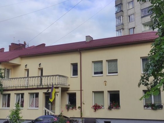 Будинок земельною ділянкою від власника Львів