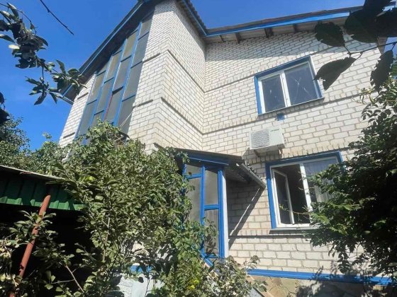 Продаю двухэтажный дом с  садом, баней и бассейном — район ЮТЗ Николаев