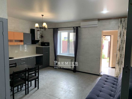 Дом с ремонтом и участком. Киевский р-н / Червоный Хутор