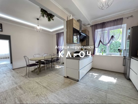 Продам будинок в мальовничому місці, ремонт меблі і техніка. Кропивницкий