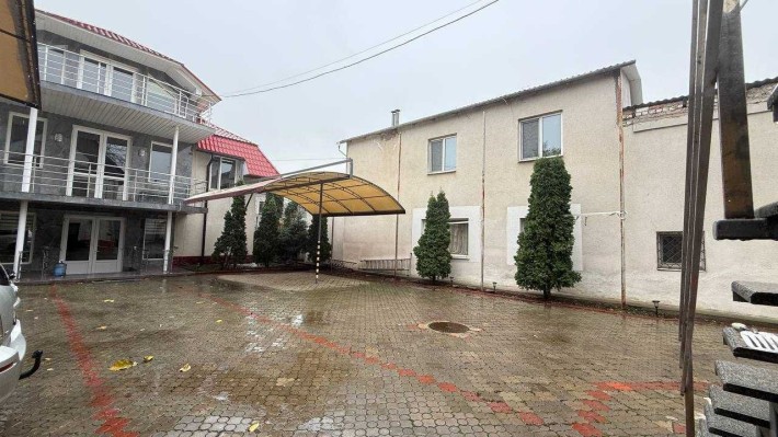 Два дома на 9 сотках земли  на ул. Ефима Геллера, идеально под бизнес - фото 1