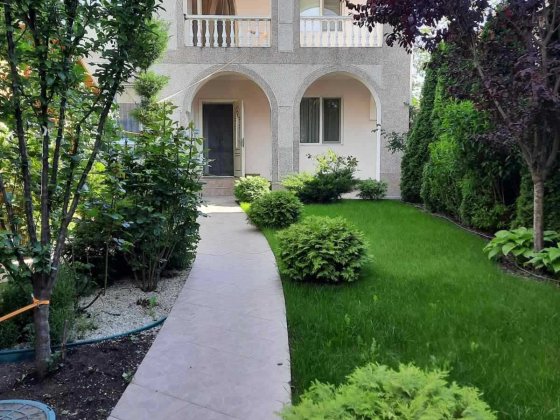 Два будинка по ценi одного  в Совиньоні. Яхт-клуб.