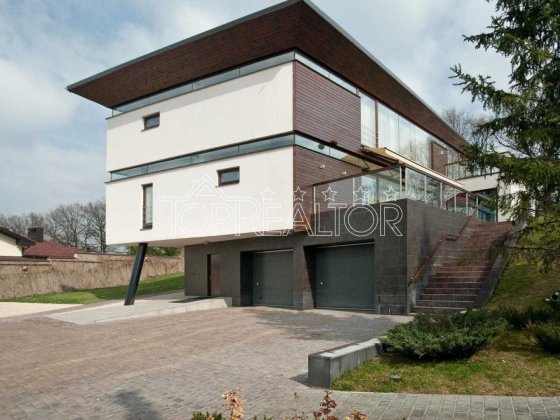 Продаж розкішного 2-поверхового будинку в котеджному селищі Сокільники Харків