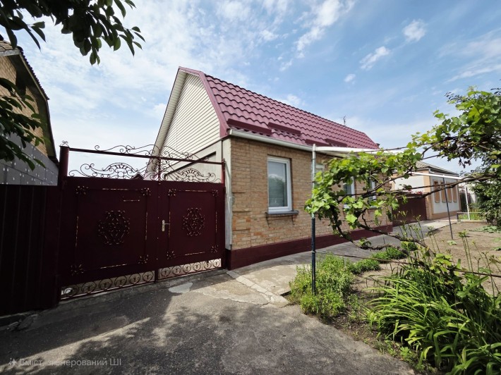 Продам добротний будинок на Новомиколаївці - фото 1