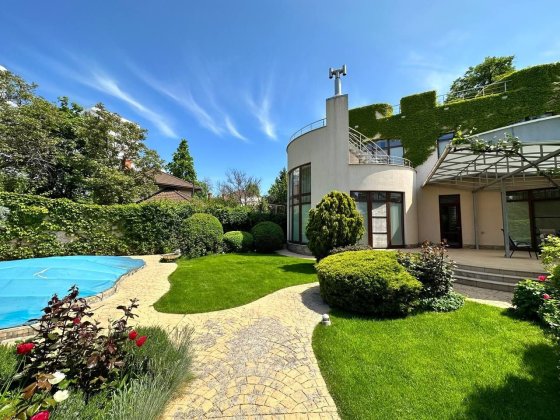 Дом на 13 ст.Б.Фонтана Львовская Бассейн Терасса