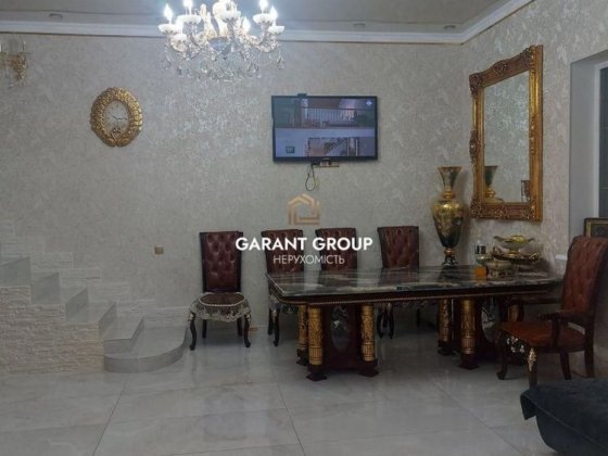 Двухэтажный дом на Чубаевке.