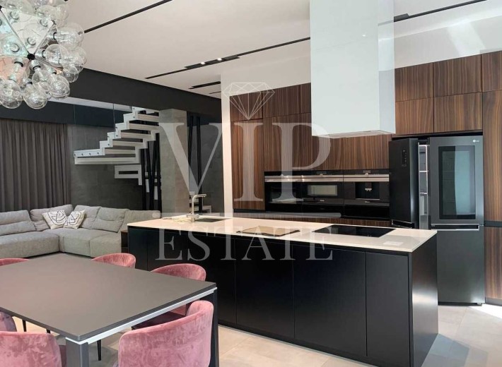 Срочно! Дом с новым ремонтом в КП Форест, Лесопарк, напротив Парк Хауз - фото 1