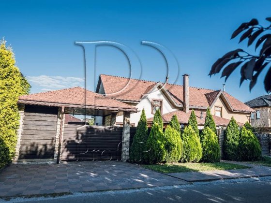 Продаж будинку з дизайнерським ремонтом в с. Петропавлівська Борщагів Петропавловская Борщаговка