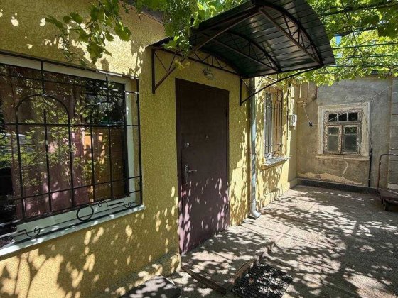 Часть дома в хорошем состоянии на улице Кондренко , все коммуникации Одесса