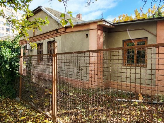 Продаётся дом с участком на ул. Костанди угол Королёва Одеса