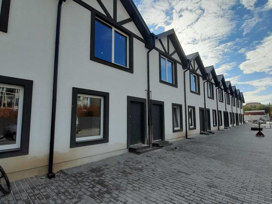 Без комісії, 90м², дві кімнати, тераса, підвал, газ