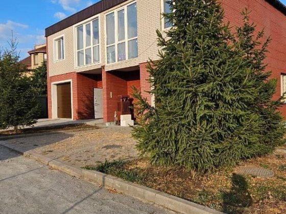 Новые Дома.Таунхаус.Отличное место.Центр.Комнукации.Под ваш ремонт. Харків