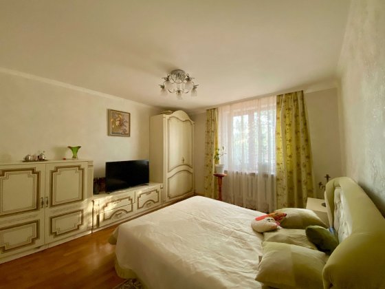 Продається частина будинку з ремонтом — вул. Бузька (Варварівка) Николаев