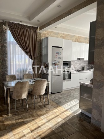 Добротный дом в Совиньоне с ремонтом - фото 1