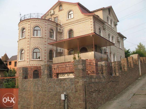 Великий будинок біля річки, місто Миколаїв Николаев