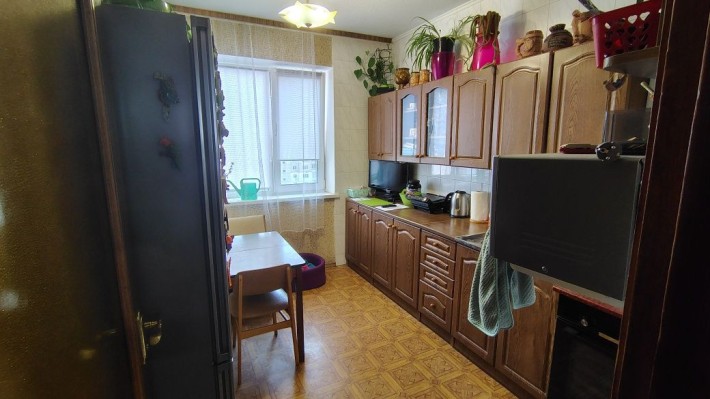 Власник, продам 3 кімнатну квартиру по вул.Вірменська 3(метро Вирлиця) - фото 1