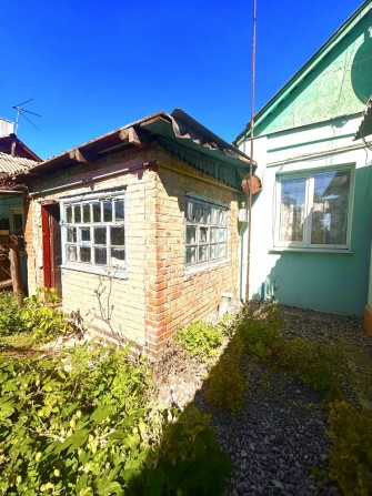 Продам часть дома , немышля , свой двор , заезд . - фото 1