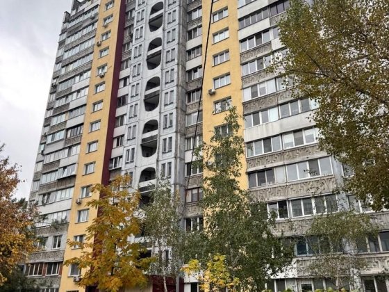 Простора 2-кімнатна квартра просп. Червоної Калини 22 Киев