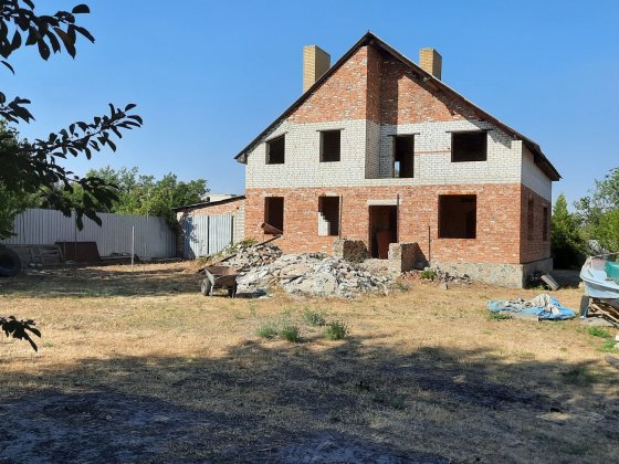 Продам свой (не агентство)не достроенный дом,р-н новые дома(павленки) Харків