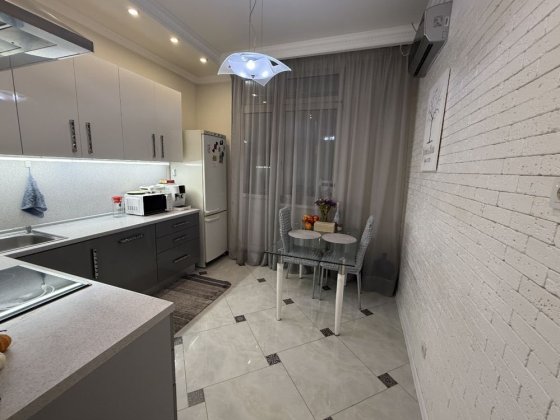 Власник! Продаю 1 к. квартиру, метро Чернігівська, вул. Хоткевича, 8 Киев