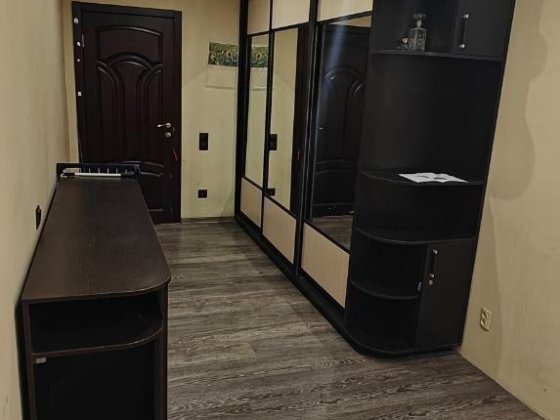 Продам трикімнатну квартиру в Святошинському р-н Київ