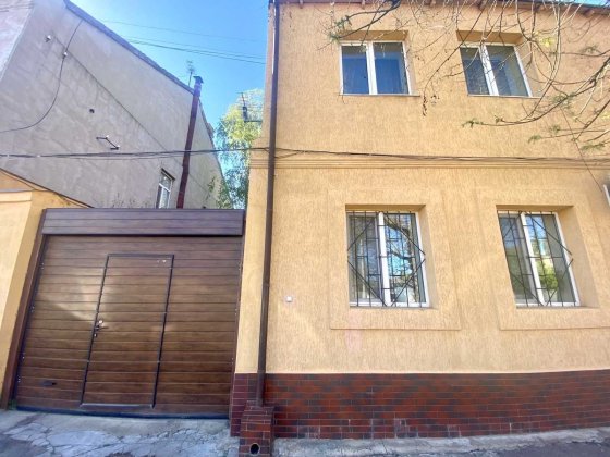 Продається 2-поверховий будинок на вул. Адм.Лазарєва Одесса