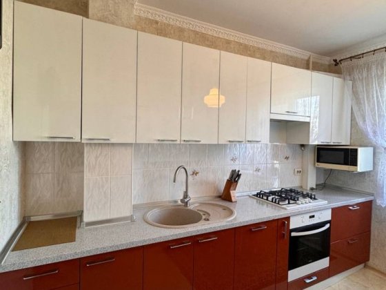 Всі держпрограми. Продаж 3-к квартири на вул.Бальзака Київ