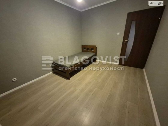 3 окремі кімнати, Милославська, 4 Київ