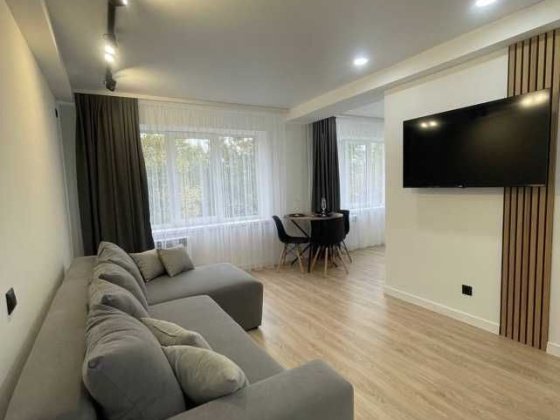 1к квартира з новим ремонтом біля метро! Киев