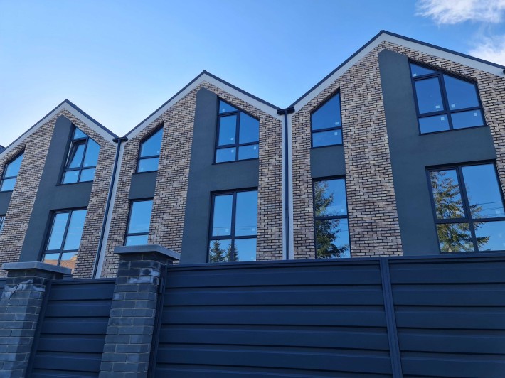 Продам якісний будинок_таунхаус, центр Петропавлівська Борщагівка. - фото 1