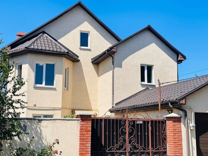 Дом с гаражом в центре Червонного Хутора - фото 1