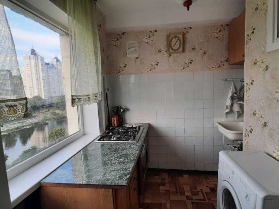 продам квартиру Русанівка 34 кв.м  40000 уо Київ